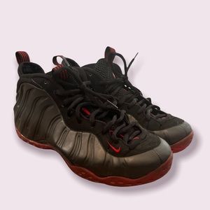 Mens Nike foam posits size 10